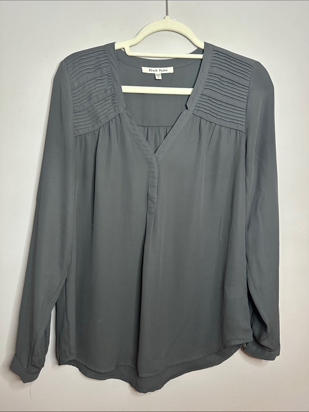 Black Rainn Gray Pleated Yoke V-Neck Blouse size M
